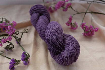 Violet - Fingering Vegan Sock Yarn !