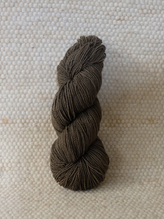 botanically dyed yarn dark grey